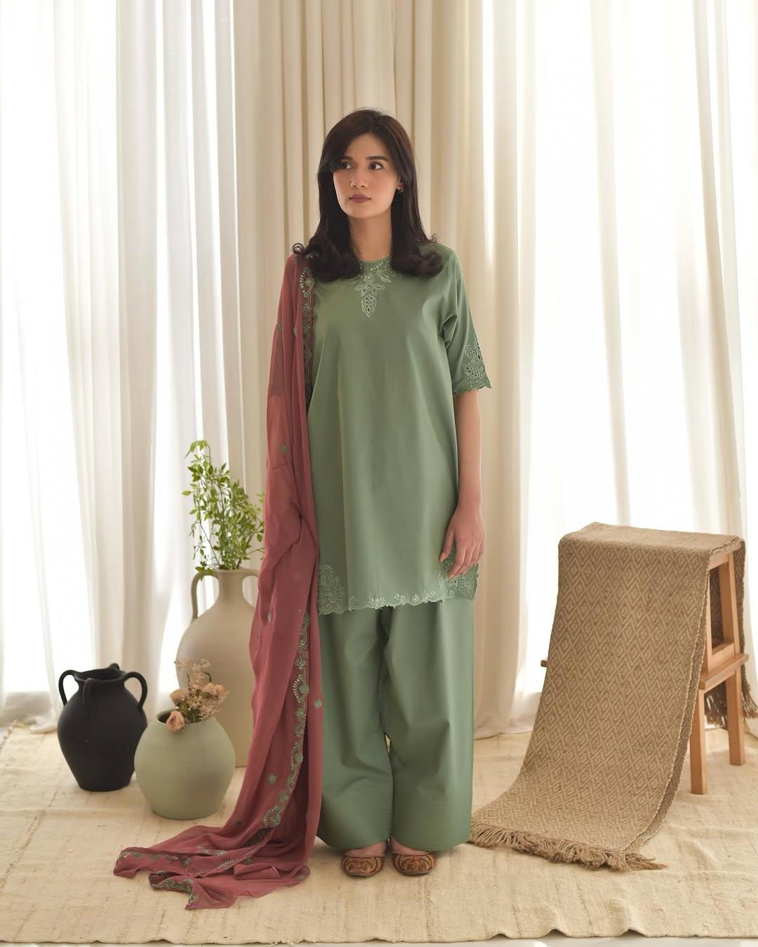 AIRA LAWN (FARSHI SHALWAR)-3PC(EMB)