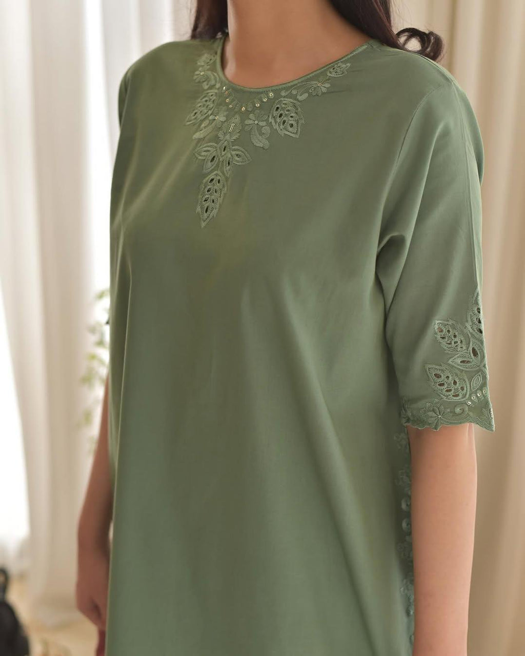 AIRA LAWN (FARSHI SHALWAR)-3PC(EMB)
