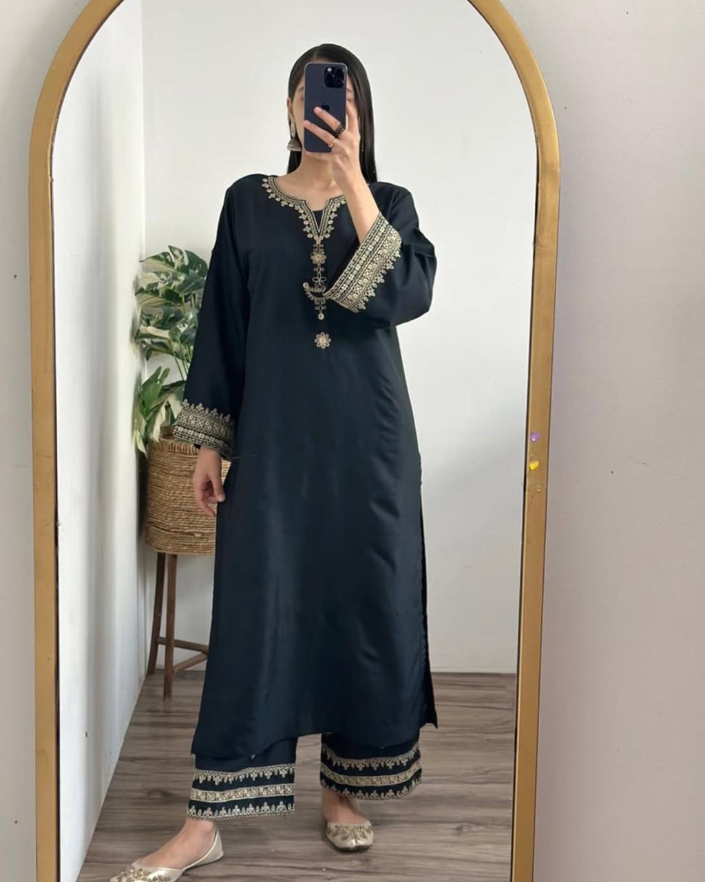 BLACK IRIS-2PC(EMB)