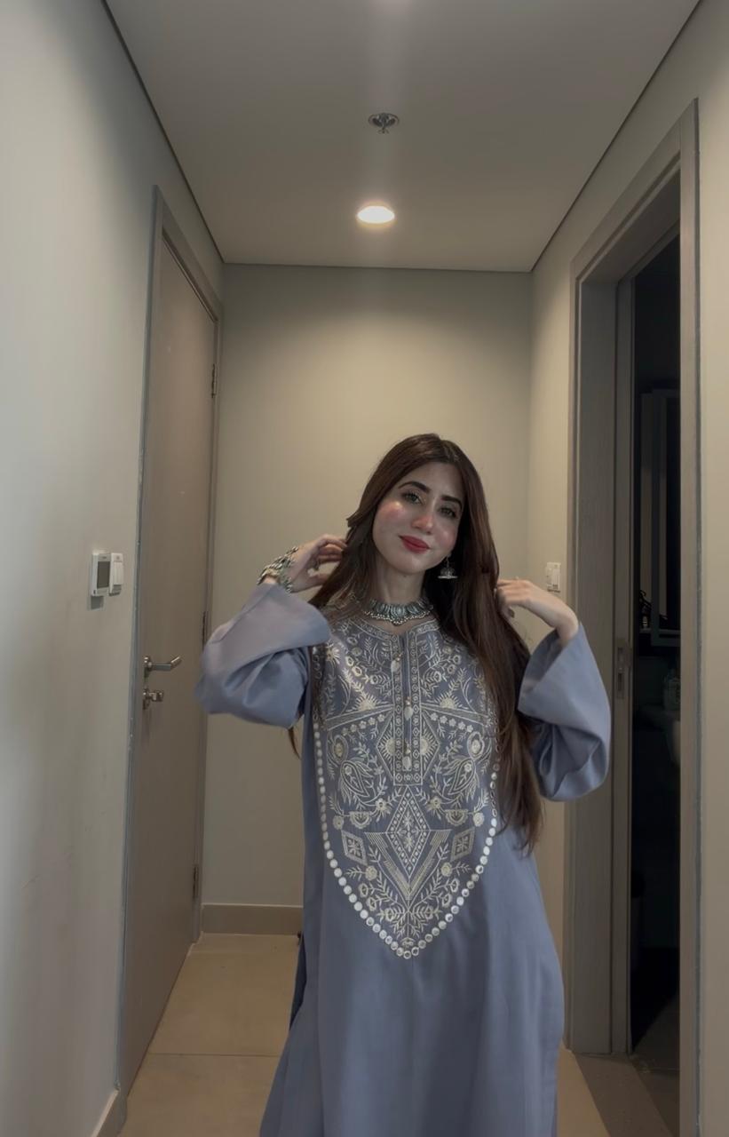 DAIM LAWN-2PC(EMB)