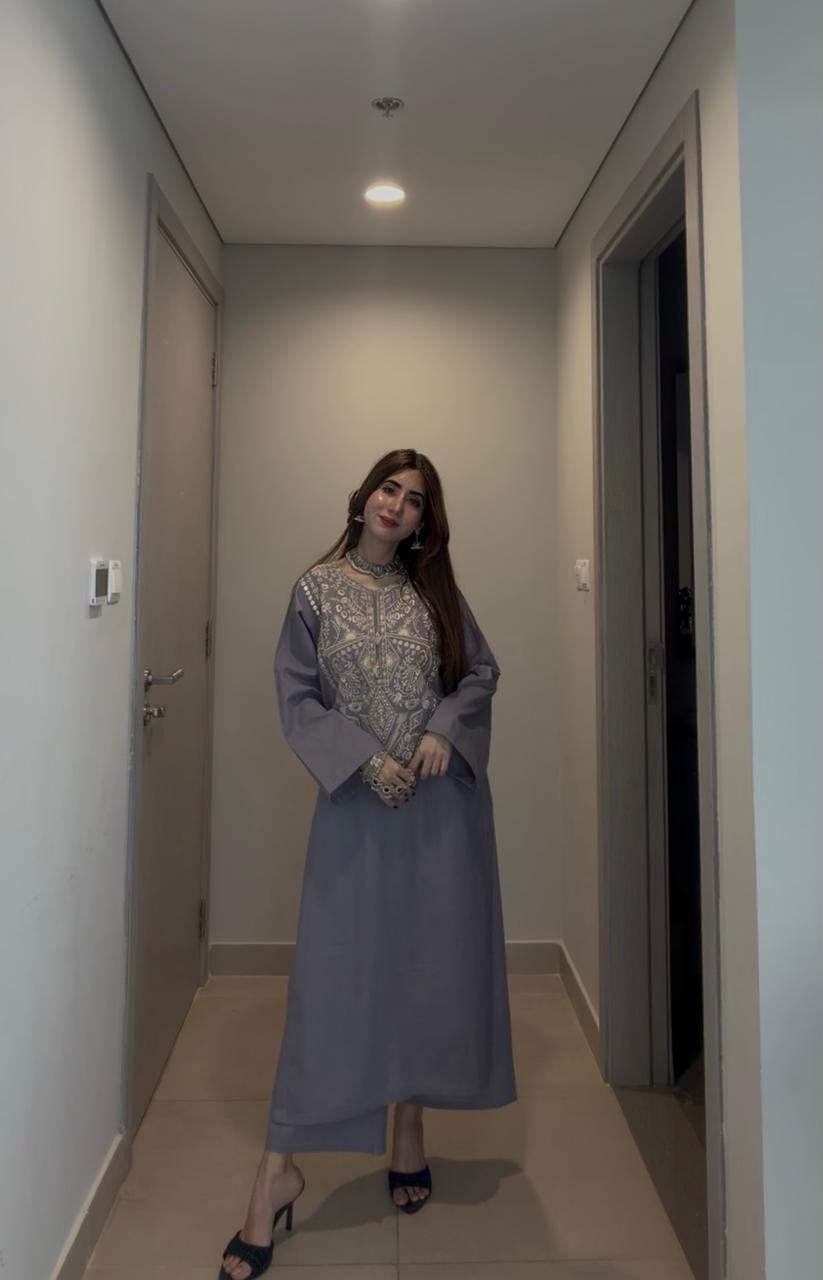 DAIM LAWN-2PC(EMB)