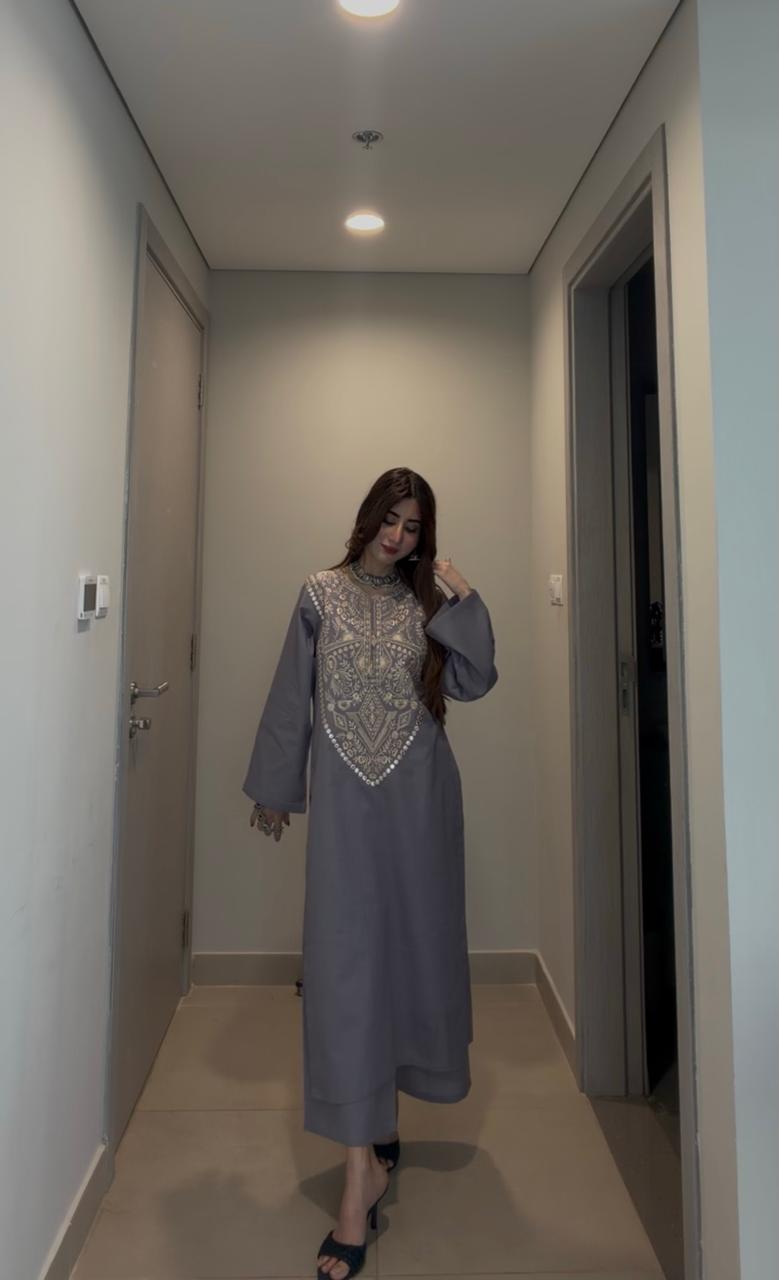 DAIM LAWN-2PC(EMB)