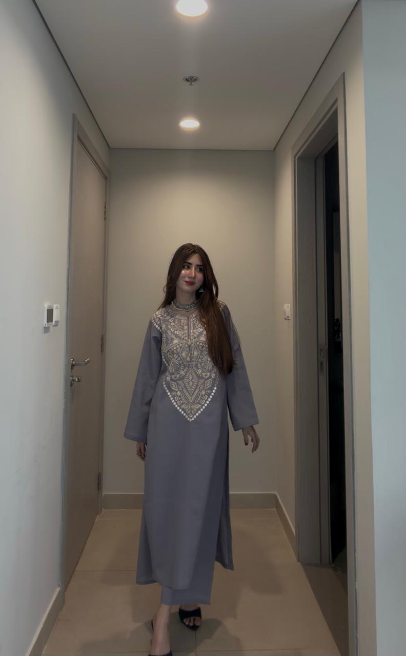 DAIM LAWN-2PC(EMB)