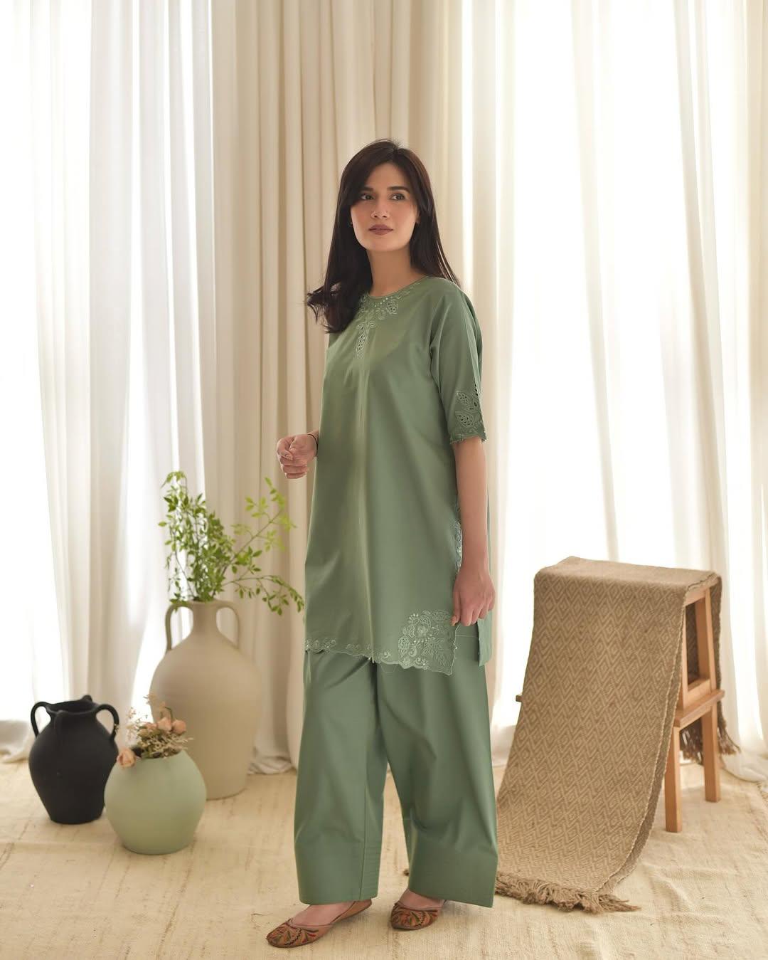 AIRA LAWN (FARSHI SHALWAR)-3PC(EMB)