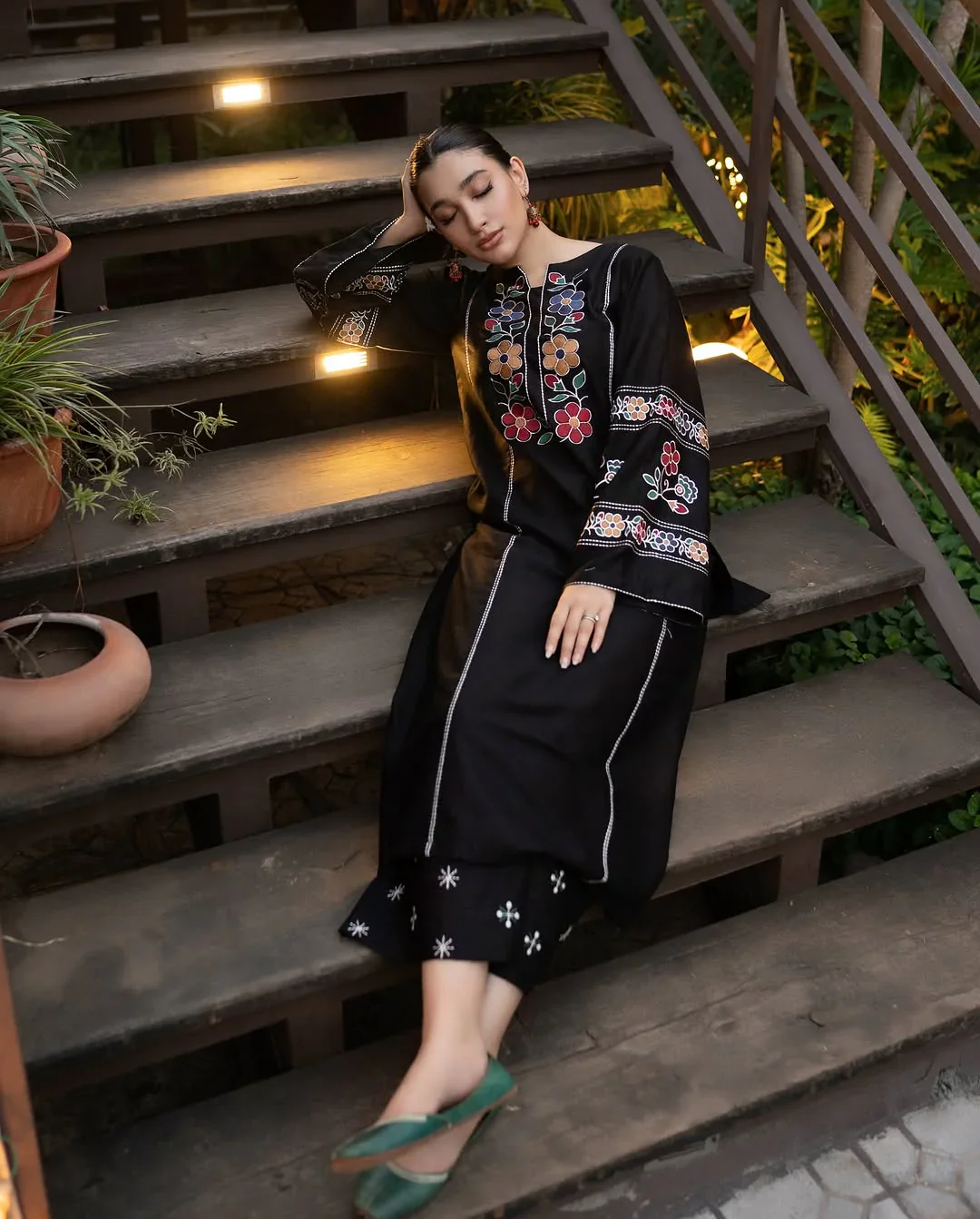 MAYA BLACK-2PC(EMB)