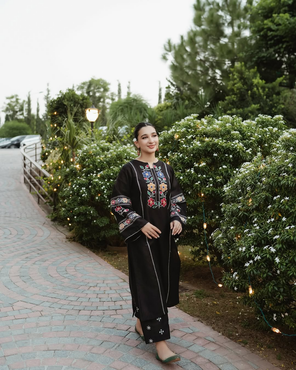 MAYA BLACK-2PC(EMB)